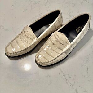 womens loafer - size 7 1/2
